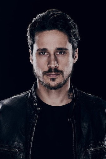 Ảnh của Peter Gadiot