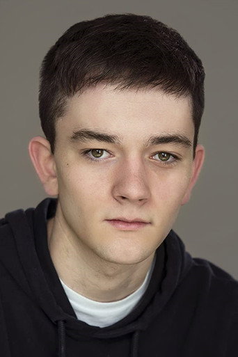 Ảnh của Lewis MacDougall