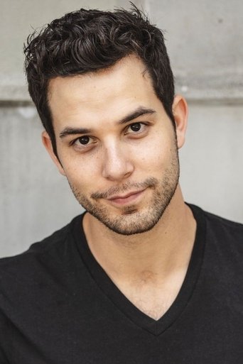 Ảnh của Skylar Astin